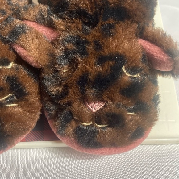 Dearfoam Peyton Leopard Print Fuzzy Clog Slippers Kids Size 9/10 Easy On/Off NWT - Picture 2 of 11